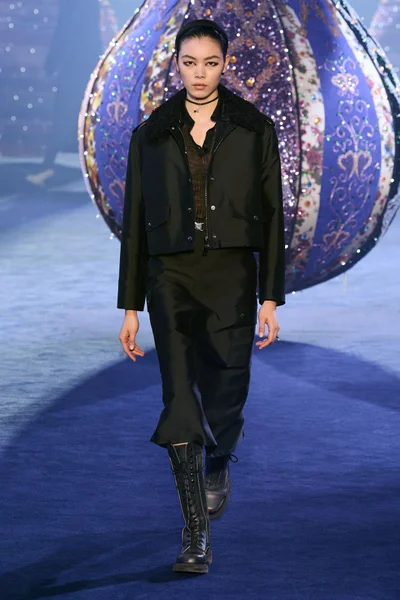 Look 30